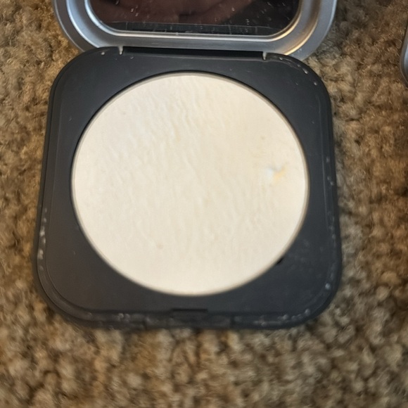 Makeup forever powder compact and HD powder - Picture 4 of 5